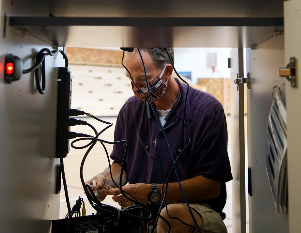 eiu's tweet photo. Today is #SystemAdminDay! We want to thank our ITS staff who have been working hard this year to provide additional support to students, faculty, and staff! They are hard at work preparing technology in additional classroom spaces to ensure campus is ready for classes to resume. https://t.co/G57L93lwo1