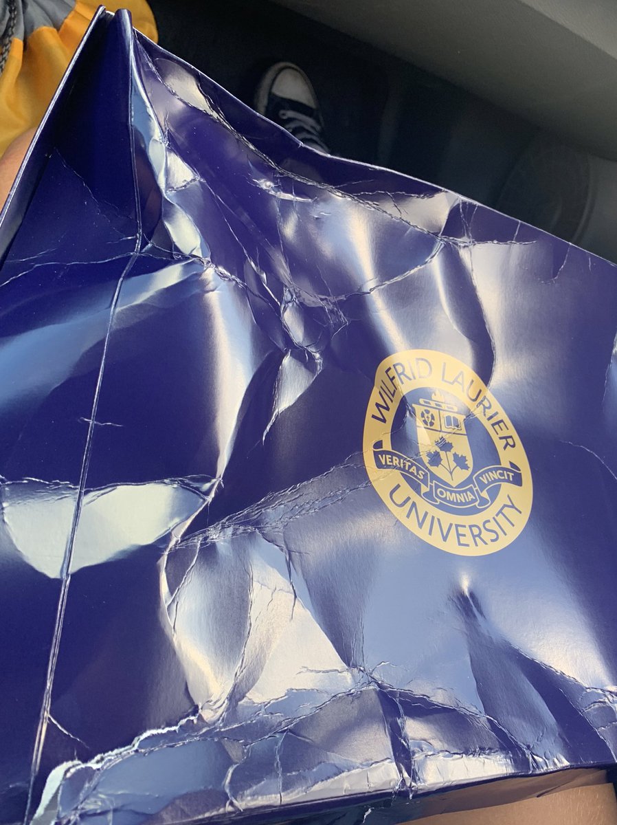 EltakingLs's tweet image. I think this worker saw a package that said “FRAGILE” on a bright orange sticker and was like ok bet 

Then drop kicked my diploma into the delivery truck