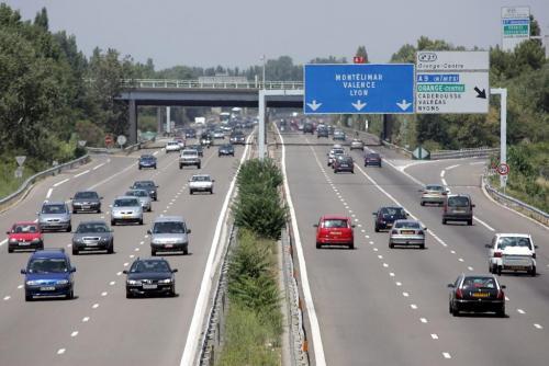 VDNLille's tweet photo. #Lille  #vacances  #dispute  Vaucluse : un Lillois abandonne sa femme sur une aire de repos et rentre dans le #Nord https://t.co/V4mU18sk4e https://t.co/hpAJmKklEq