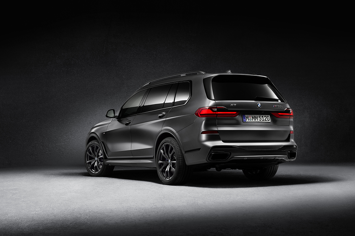 BMWSlovensko's tweet photo. Najvyššia miera tmavej exkluzivity má názov Dark Shadow Edition.
Impozantný vzhľad, exkluzívna charizma a šporotvý nádych. BMW X7 Dark Shadow Edition ponúka unikátny dizajn a prvky výbavy najvyššej kvality od BMW Individual. #THEX7 #BMWX7 #BMWIndividual #DarkShadowEdition https://t.co/cbzQz0lggo