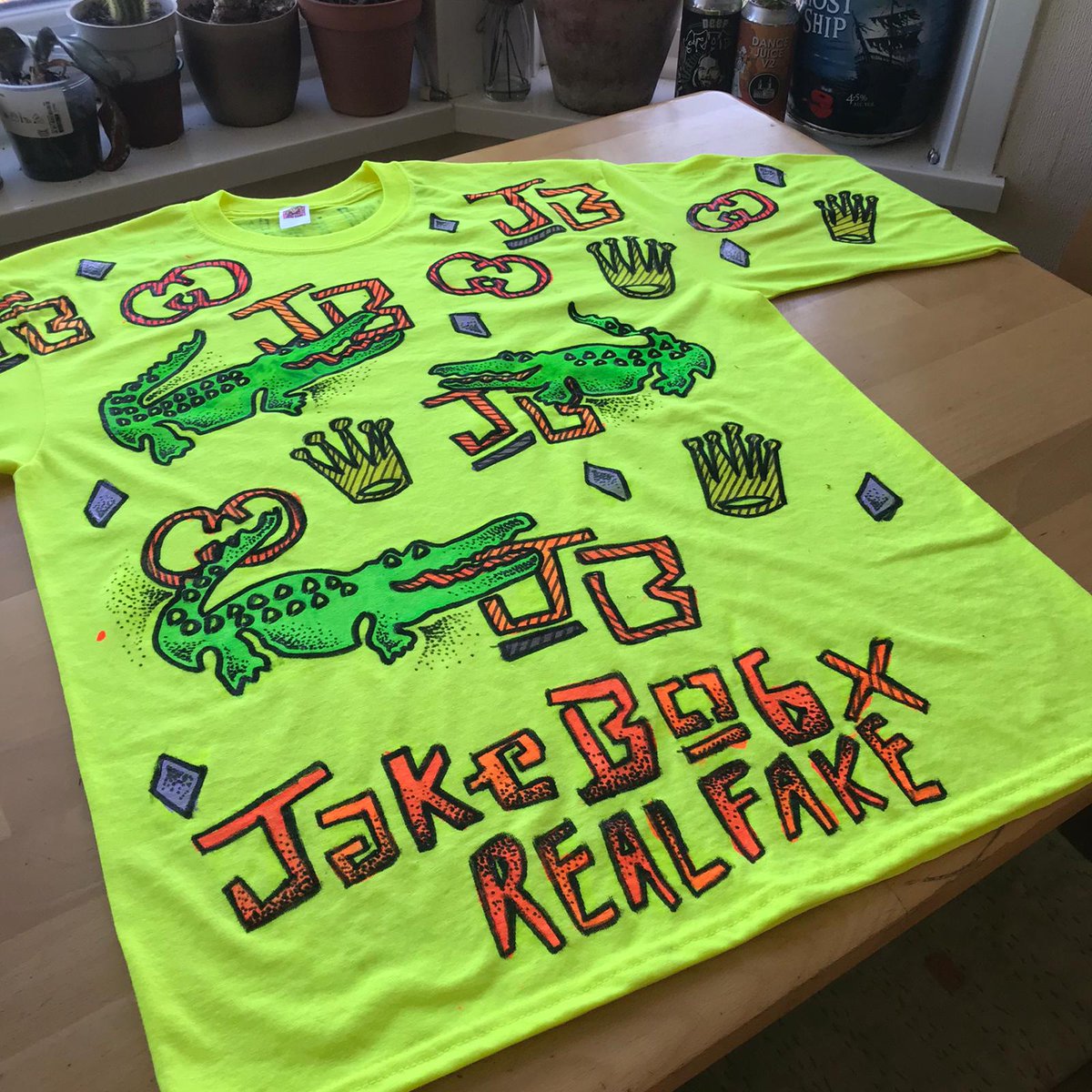 HR6jakebob's tweet photo. I don't really do designer but when Gucci, Rolex and Lacoste all hit me up to do this piece I couldn't resist.
.
Love to Trav at Real Fake for making this happen π
.
1 of 1
#realfake #jakebob #bootleg #gucci #lacoste #rolex https://t.co/G19sqXiERV