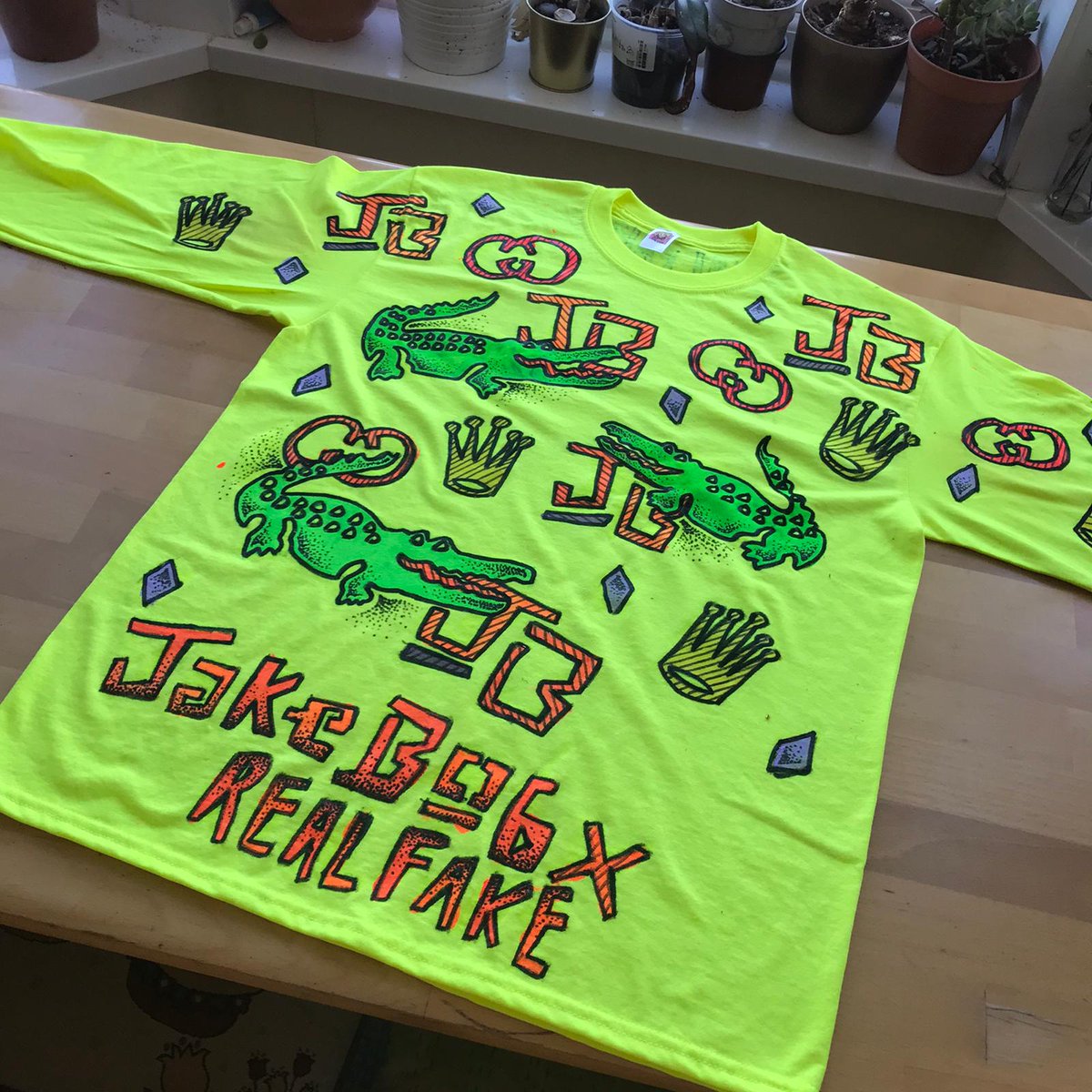 HR6jakebob's tweet photo. I don't really do designer but when Gucci, Rolex and Lacoste all hit me up to do this piece I couldn't resist.
.
Love to Trav at Real Fake for making this happen π
.
1 of 1
#realfake #jakebob #bootleg #gucci #lacoste #rolex https://t.co/G19sqXiERV