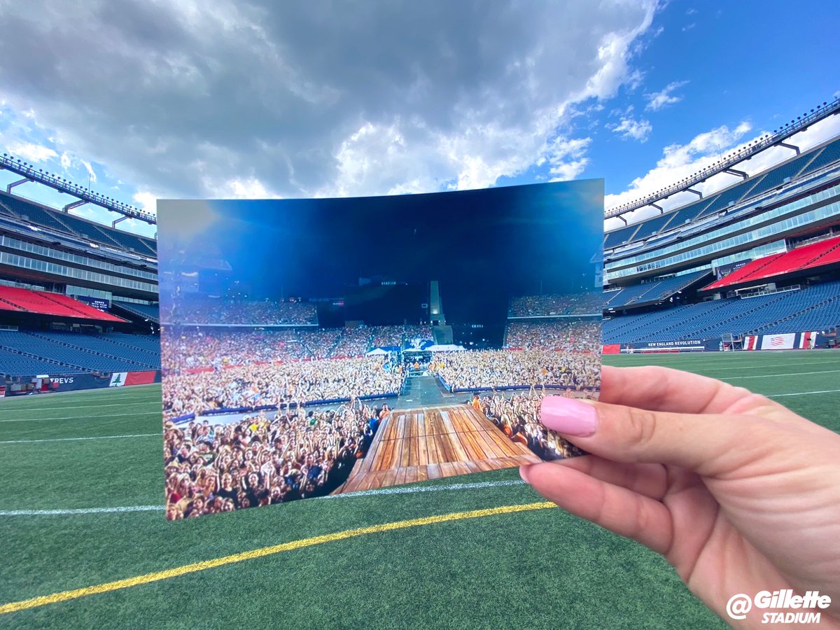June 25 & 26, 2011Taylor’s Speak Now Tour comes to Foxboro for 2 epic nights. The first night would forever become known as the Infamous Rain Show. 