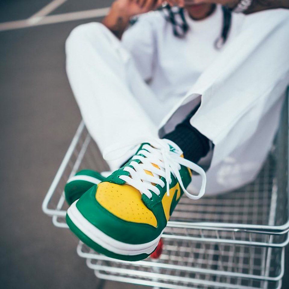 LimitedRunShop's tweet photo. JUST DROPPED! The Nike Dunk Low SP Brazil is a re-release of the highly sought-after 2001 OG silhouette. These were released in extremely limited quantities so secure yours now at - https://t.co/Am53XPQRVi
📸: @anonymous_sneakers
#LimitedRunShop #BrazilDunkLows #NikeDunks https://t.co/ONNmIYuRjY