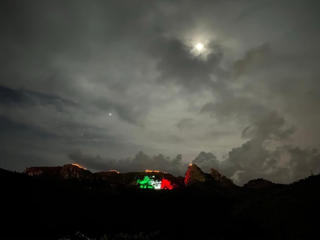 dianagtzv's tweet photo. Así comenzó la celebración en #GTO capital del tradicional día de San Ignacio de Loyola o el conocido “Día de la Cueva”. Encontremos la grandeza en nuestros valores, Que nunca se pierda la bonita tradición #GTOGrandezadeMéxico 

(Créditos 📸 @epsantibanez1 y redes sociales) https://t.co/28EBC9Lqer