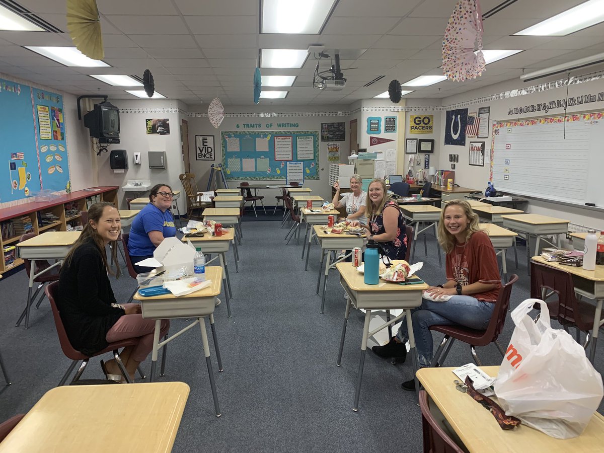 Mrs_EmilyLeMay's tweet photo. Thank you @MSDDecaturFood for lunch today for the @wntigers staff! #DecaturProud https://t.co/lpLwWp7kZZ