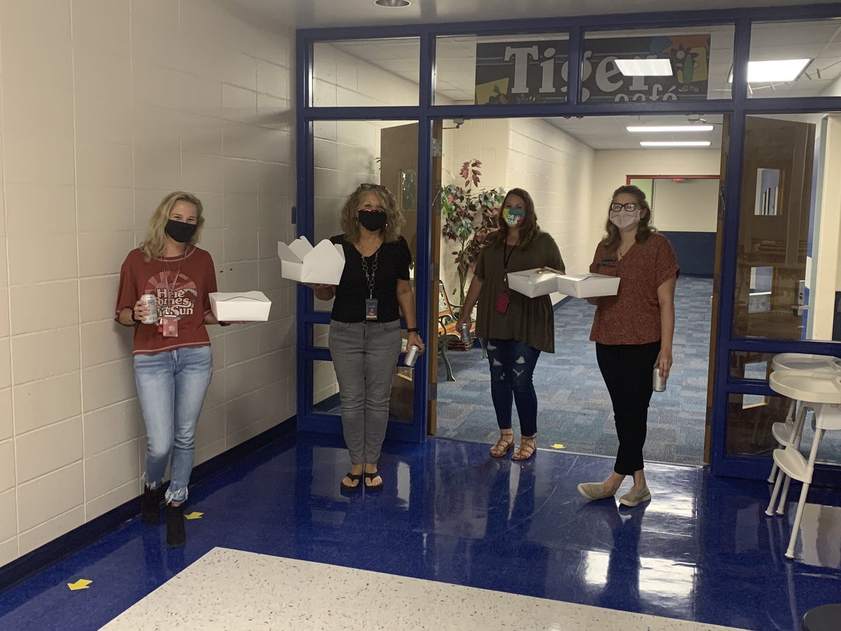 Mrs_EmilyLeMay's tweet photo. Thank you @MSDDecaturFood for lunch today for the @wntigers staff! #DecaturProud https://t.co/lpLwWp7kZZ