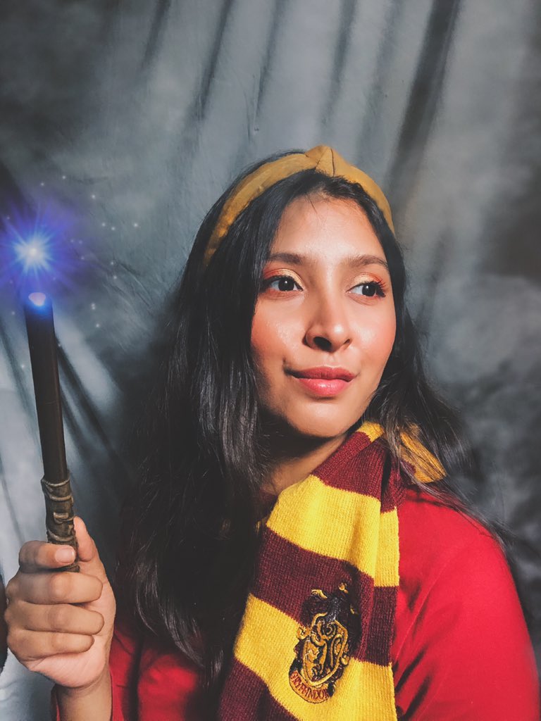 shraddha_kanade's tweet photo. Happy birthday to @jk_rowling and to the boy who lived! #happybirthdayharry https://t.co/YWUCWtxOqt