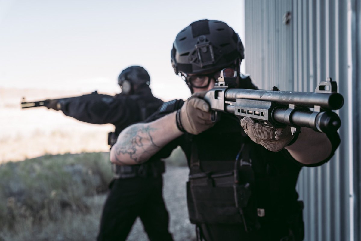 Police: THIS IS THE POLICE OPEN THE DOOR NOW!
Me: Not with that attitude 

#thinblueline #police #tacticalgear #tacticalcommunity #tactician #shotstopbodyarmor