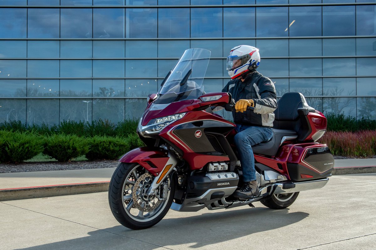 HondaPowersprts's tweet photo. Keeping a safe distance is easy. Visit https://t.co/L69Bz1cy9p for more information. #FindYourRide #MotoCommute #HealthFreedomFun #DailyCommute #StayHealthy #BeHealthy #CommuterDistancing https://t.co/LzZCxzE2Pl