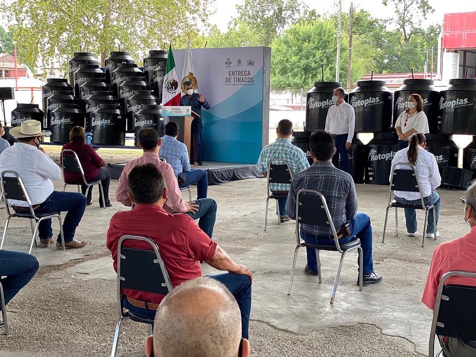 mrikelme's tweet photo. En respuesta a la situación actual del agua potable en #Zaragoza, hoy hacemos entrega de 600 tinacos y kit de instalación a las colonias Principal, República, Barrio Bajo y Presidentes. https://t.co/NKULELn5Hr