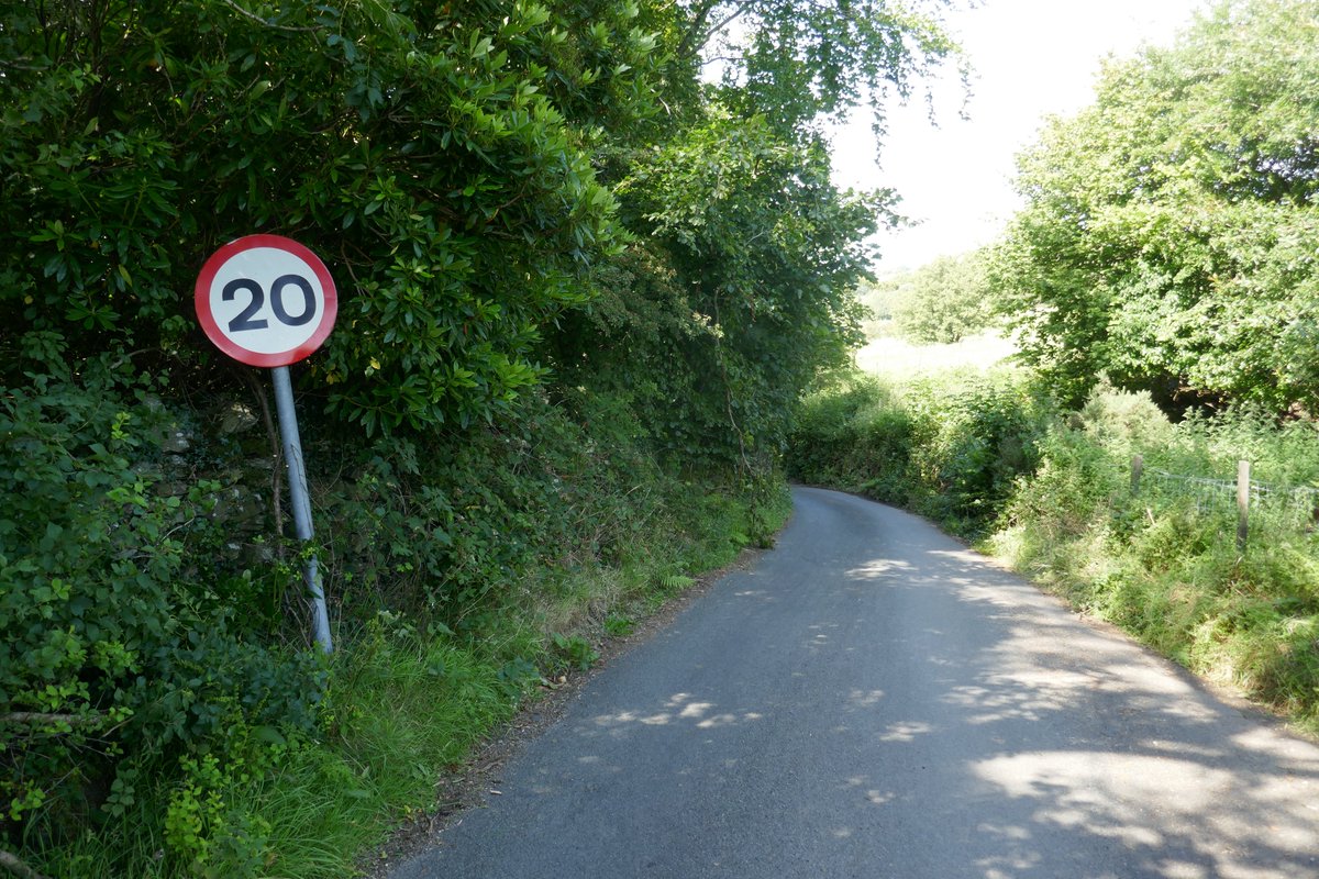 TheLengthsman's tweet photo. Kirkby Fell Road down from cattle grid to #Beckside is 20 MPH ~ now you can see the road signs ~ please keep to the speed limit 👍
#ruralroads #bends #narrowlanes https://t.co/Vd4uP4VfK0