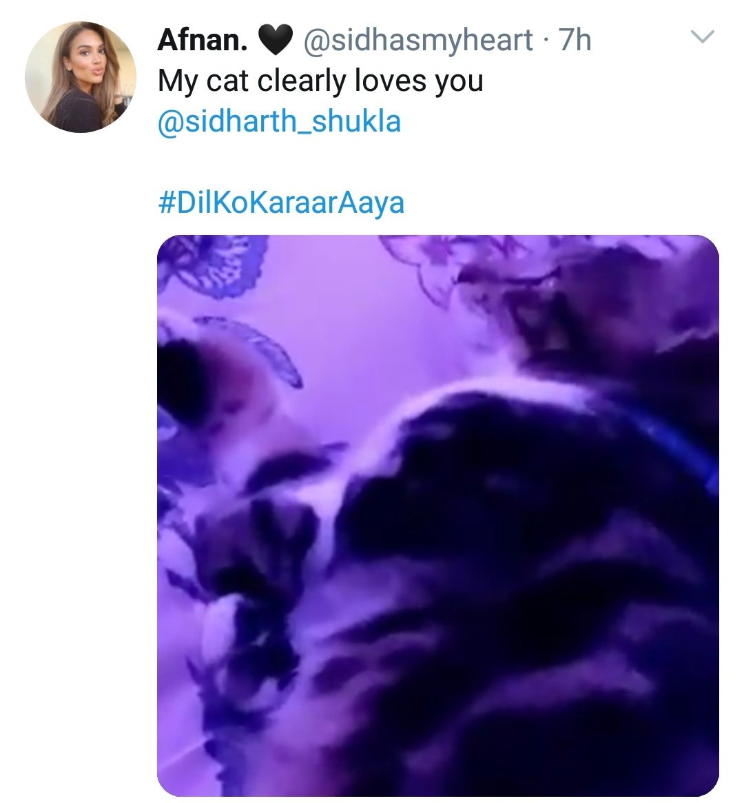 PERFECTT ROMANTIC & SOOTHING SONG , especially rn in the MONSOON ..u can completely feel it!! This SONG is HEAVEN for COUPLES, NOT Only for them , even SINGLES can feel it for their crush.. PEOPLE from all AGE GrouP even PETS are loving this, here is some review -