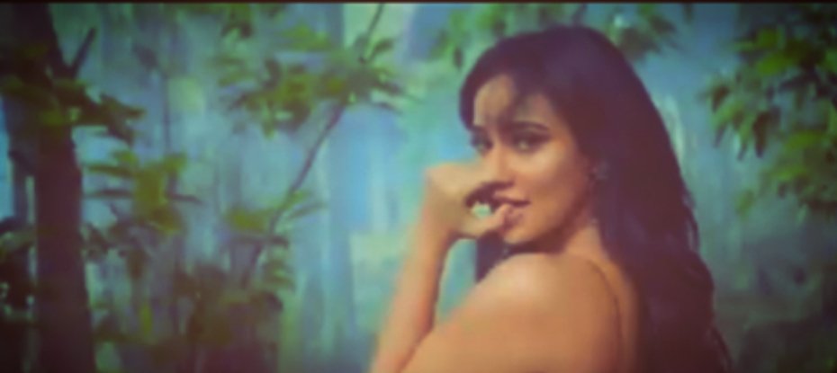 This JUNGLE scene is naturally giving this song as a MONSOON look nd the way both re playing nd talking with their eyes it's so ENTERTAINING to watch nd ends up making this scene super BEAUTIFUL!!  #DilKoKaraarAaya