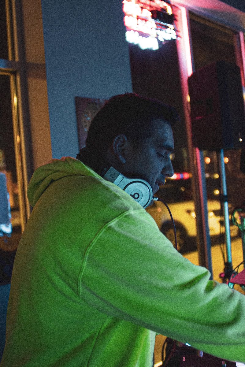ChiFLAE's tweet photo. Join #MyCHIMyFuture, @chicagosmayor and me this Saturday at 5PM for a DJ dance party especially for Chicago's young people β with media creator, producer and DJ Mateusz Perea live on Instagram @DJMPXChicago. π #OwnYourFuture #OwnYourNow https://t.co/ob0p24GNgm