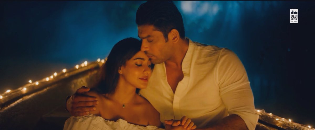 THIS BOAT SCENE is really Picture PERFECTT!! and setting another GOAL for the REAL couples , raising the bar!! Definitely, one should watch this video for lessons!! #DilKoKaraarAaya