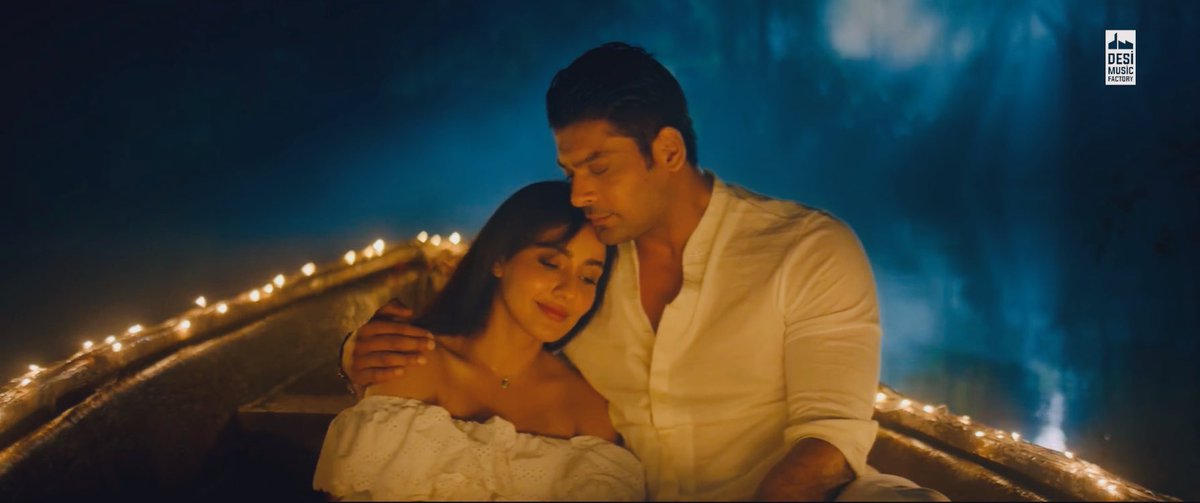 THIS BOAT SCENE is really Picture PERFECTT!! and setting another GOAL for the REAL couples , raising the bar!! Definitely, one should watch this video for lessons!! #DilKoKaraarAaya