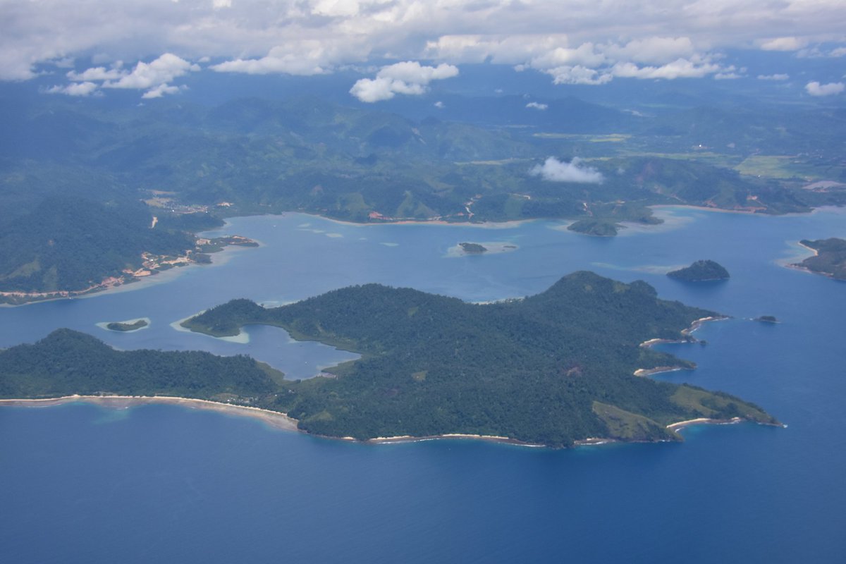 HikeIndonesia's tweet photo. 1. Kali ini saya akan berbagi mimpi tentang Jalur Jalan Setapak Nusantara. Agar Bangsa Indonesia makin maju, kuat, asik, adaptif dan resilient, kita sangat memerlukan adanya semacam National Trail System yang dibarengi dengan beragam program pendukungnya. https://t.co/Uqn8eX5Ew3