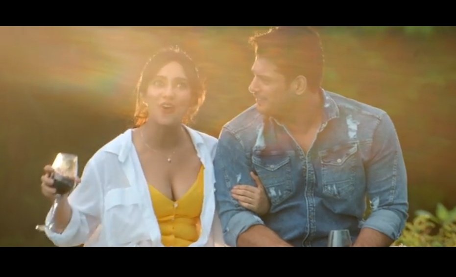 Their lake side chilling nd the way he's hearing her non-stop chattering making cute Reallyyy!! type faces is something every girl die for..nd want her man to behave!!! SIDHARTHH!! U're such a goal here, nd the way NEHAA laughs in the end has all my heart..  #DilKoKaraarAaya