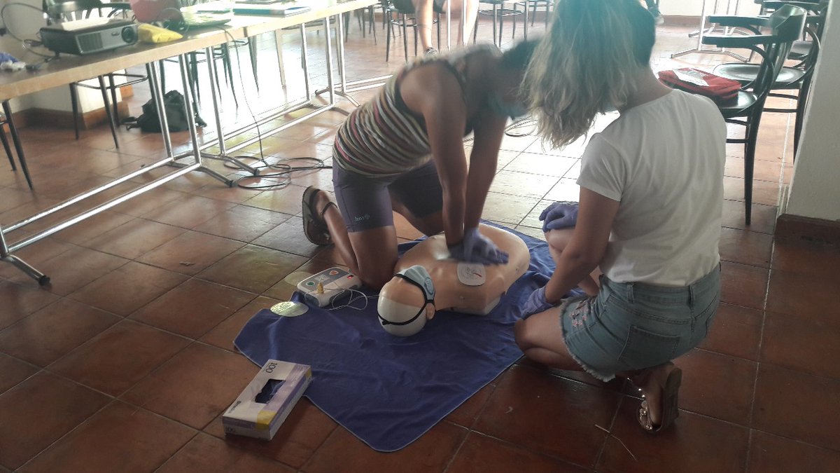 ¡ F O R M A C I O N E S 🙇!
En este caso tenemos a los trabajadores del Camping Cala Montgó de la Escala, que se han formado en el curso Soporte vital Básico y Uso del DEA❤.