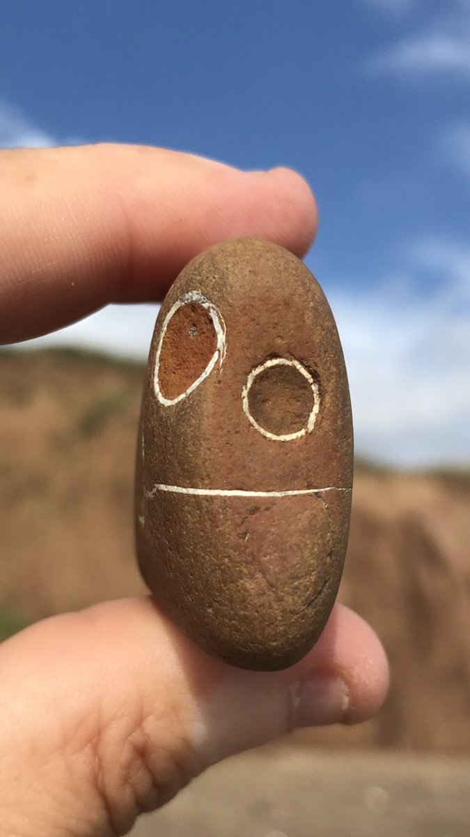 silverpebble's tweet photo. I have a recommendation to make your timeline lovelier:

every morning @PoetDeanwilson6 shares pebbles, fossils &amp; beautiful flotsam he’s found along the NE coast of England. Glimpses of the shore &amp; his seaworn treasure are gorgeous antidotes to...everything just now. Do follow. https://t.co/1ase5Dfmpu