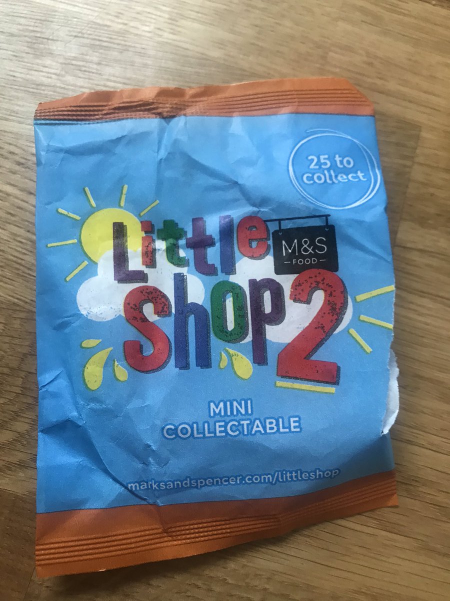 HugoSAS's tweet photo. Please @marksandspencer can you explain this #pointlessplastic tat? #PlasticFreeCommunities #SurfersAgainstSewage @sascampaigns @aplastic_planet https://t.co/gs2OnBeIwA