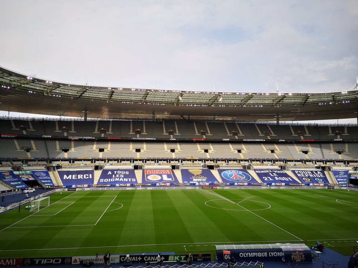 BKTtires's tweet photo. Le @StadeFrance s'est fait beau pour la dernière finale de la @CoupeLigueBKT !
@PSG_inside vs @OL coup d'envoi 21h10 👊
#GrowingTogether #PSGOL #CDLBKT https://t.co/xxvvM5Pa9g