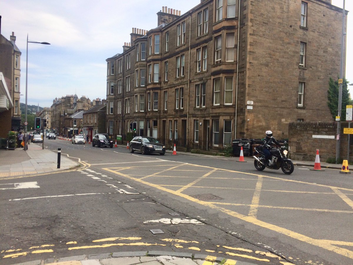 No sign of genocide or war zones - took the lane all the way down to Morningside. Counted 10 folk cycling up hill in just over a minute. Lots of pedestrians. Looks like high footfall. Battalions of SUVs making their presence felt