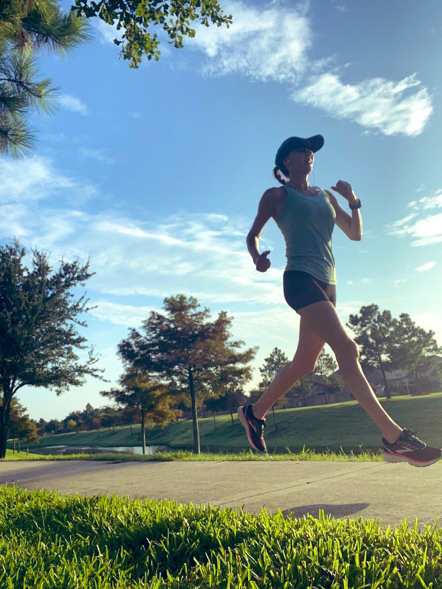 Juliet_Kristine's tweet photo. Happy Friday! My run yesterday was blasé so I tried again today. Much better! Great way to kick off my Friday! I hope you all have some ‘you time’ on the weekend agenda and are able to do something you enjoy! Anyone else run with their thumbs up? 👍🤣 #TGIF #runhou #GoRunHappy https://t.co/oEGwbDg9h1