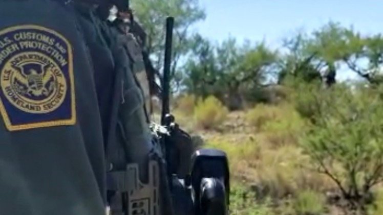 NoMoreDeaths's tweet photo. 🚨 NEW CALL IN NUMBER: Calls to Tucson Sector Border Patrol are not being answered. Call the Tucson Station instead: 520-514-4700.
Border Patrol continues to surround and surveil our aid station.
Demand agents stand down and respect humanitarian aid. Script below https://t.co/i6X2JHRLob