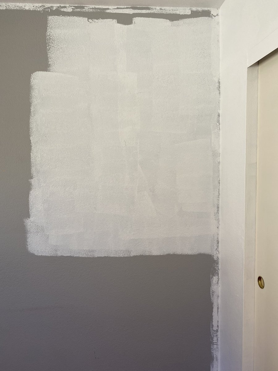 Alexandreax3's tweet photo. I’m completely LOVING how this @Lowes @SherwinWilliams Showcase- one coat guaranteed paint is NOT doing what it’s said to do. #falseadvertising do not buy this paint it’s literally the worst. It’s taken three coats&amp; we were told to get this one bc of our project that we are doing https://t.co/kiza41r1CC