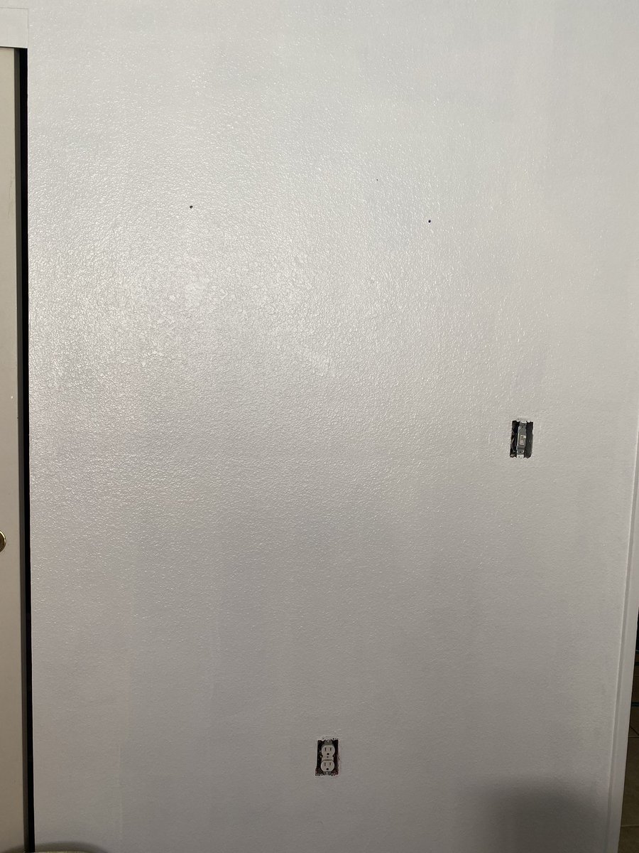 Alexandreax3's tweet photo. I’m completely LOVING how this @Lowes @SherwinWilliams Showcase- one coat guaranteed paint is NOT doing what it’s said to do. #falseadvertising do not buy this paint it’s literally the worst. It’s taken three coats&amp; we were told to get this one bc of our project that we are doing https://t.co/kiza41r1CC
