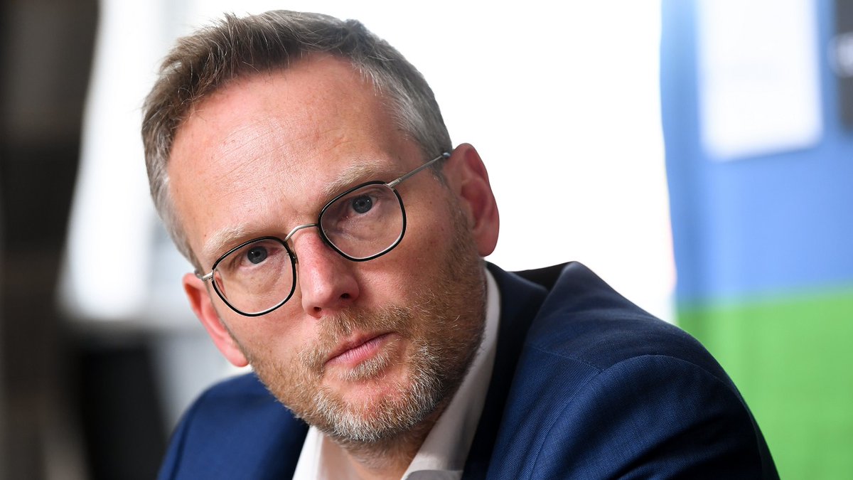 Eindelijk beslissing: Zo ziet het komende voetbalseizoen in België eruit  ⚽  #ProLeague

bit.ly/39Iq3Fv