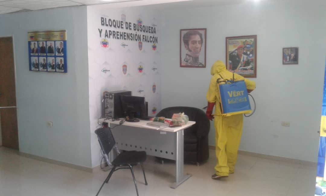 BusquedaFalcon's tweet photo. BLOQUE DE BÚSQUEDA Y CAPTURA FALCÓN Realiza jornada de fumigación y desinfectación en las áreas que comprenden las instalaciones de este Despacho

@DouglasRicoVzla 
@MercyBracho1 
@Cicpc379 
@castellanocicpc https://t.co/OHYqUUoyDB
