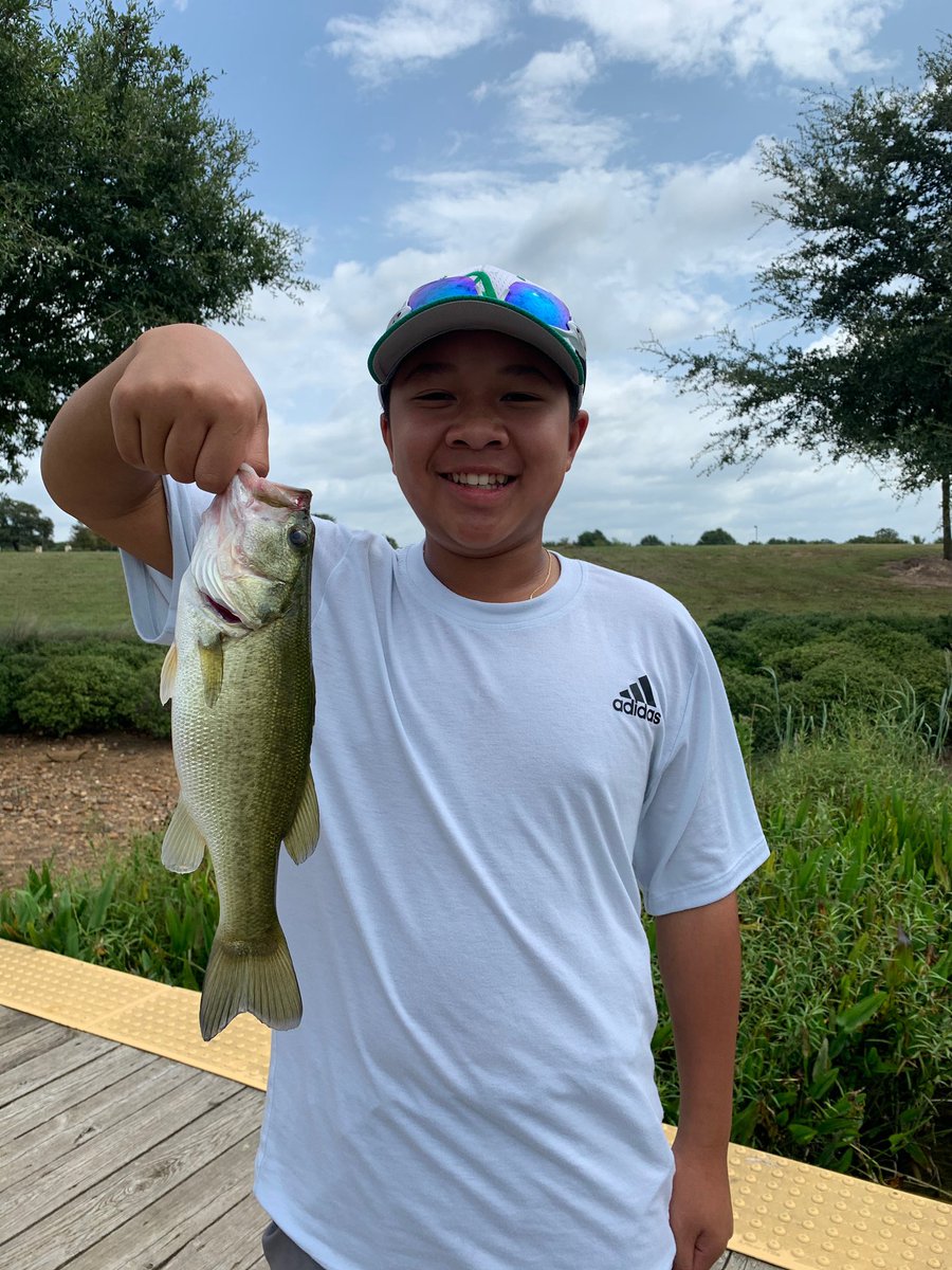 huynhdanielle's tweet photo. @Christi79289405 fishing in between @DevWong33’s games @texpremier https://t.co/GqtkP8ThkO