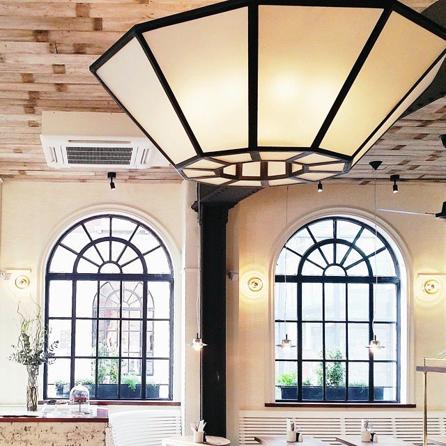 Who remembers when we were all white?⁣

📸 by <a href="/Clerkenwell_Boy/">Clerkenwell_Boy</a> back in 2015.⁣