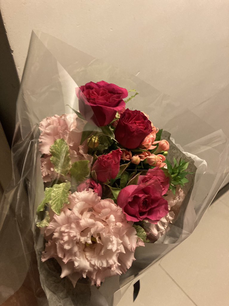 makeupbysetsko's tweet image. 何でもない日なのに
「今日落ち込んでた時に
優しい言葉をかけてくれてありがとう。」
ってお花をくれた😭
たった一言だったのに
こちらこそありがとうだよ！！！