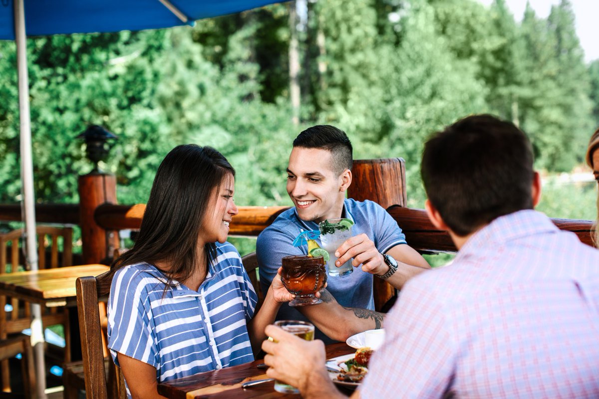 Cheers to cocktails with friends! 🍹  What is your go-to drink order? Make your reservation to dine-in today.
sunnysidelodge.com