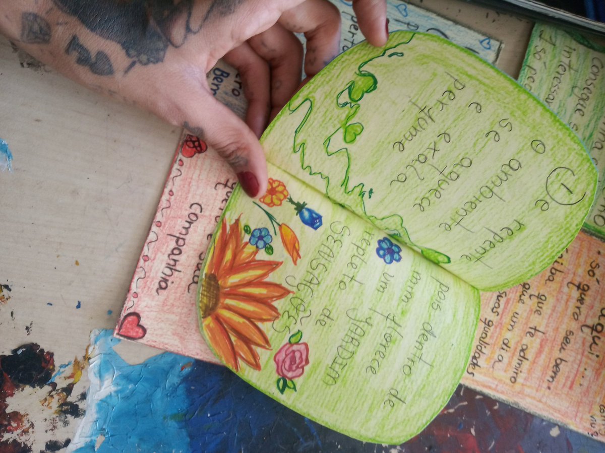 santa_profana's tweet photo. De repente o ambiente aquece e exala perfume pois no meu peito floresce um jardim de sensações - quando você chega - #arteindependente #poesiamarginal https://t.co/FvO9Qc419c