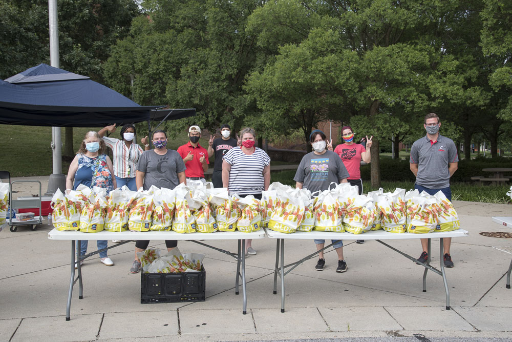Today’s International Students supplies pick up at #UCBA was a big success. Thanks to everyone who stopped by to get supplies and a big thank you to all the UC Blue Ash volunteers who came out to help. <a href="/uofcincy/">University of Cincinnati</a>