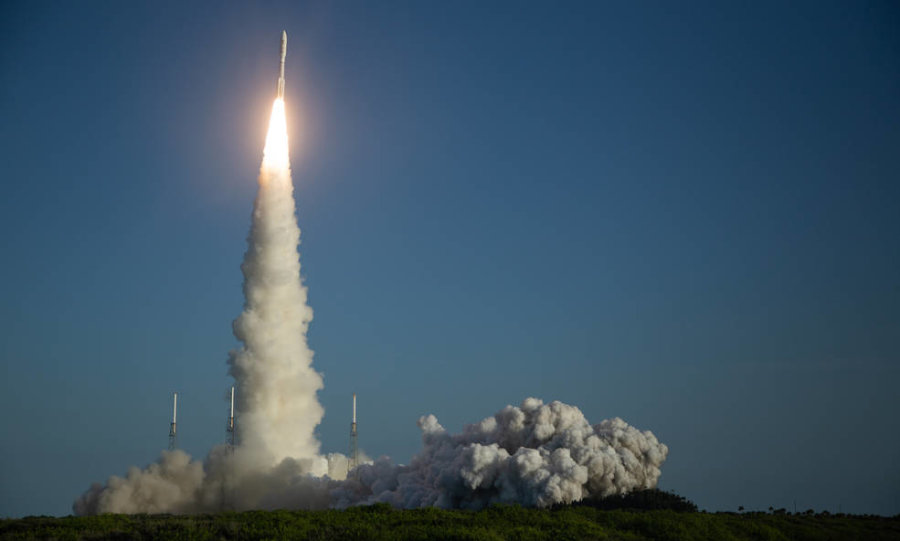 Reza_chemist's tweet photo. NASA's Mars 2020 Perseverance rover mission is on its way to the Red Planet to search for signs of ancient life and collect samples to send back to Earth.
@NASA https://t.co/CiQeW4OhYT