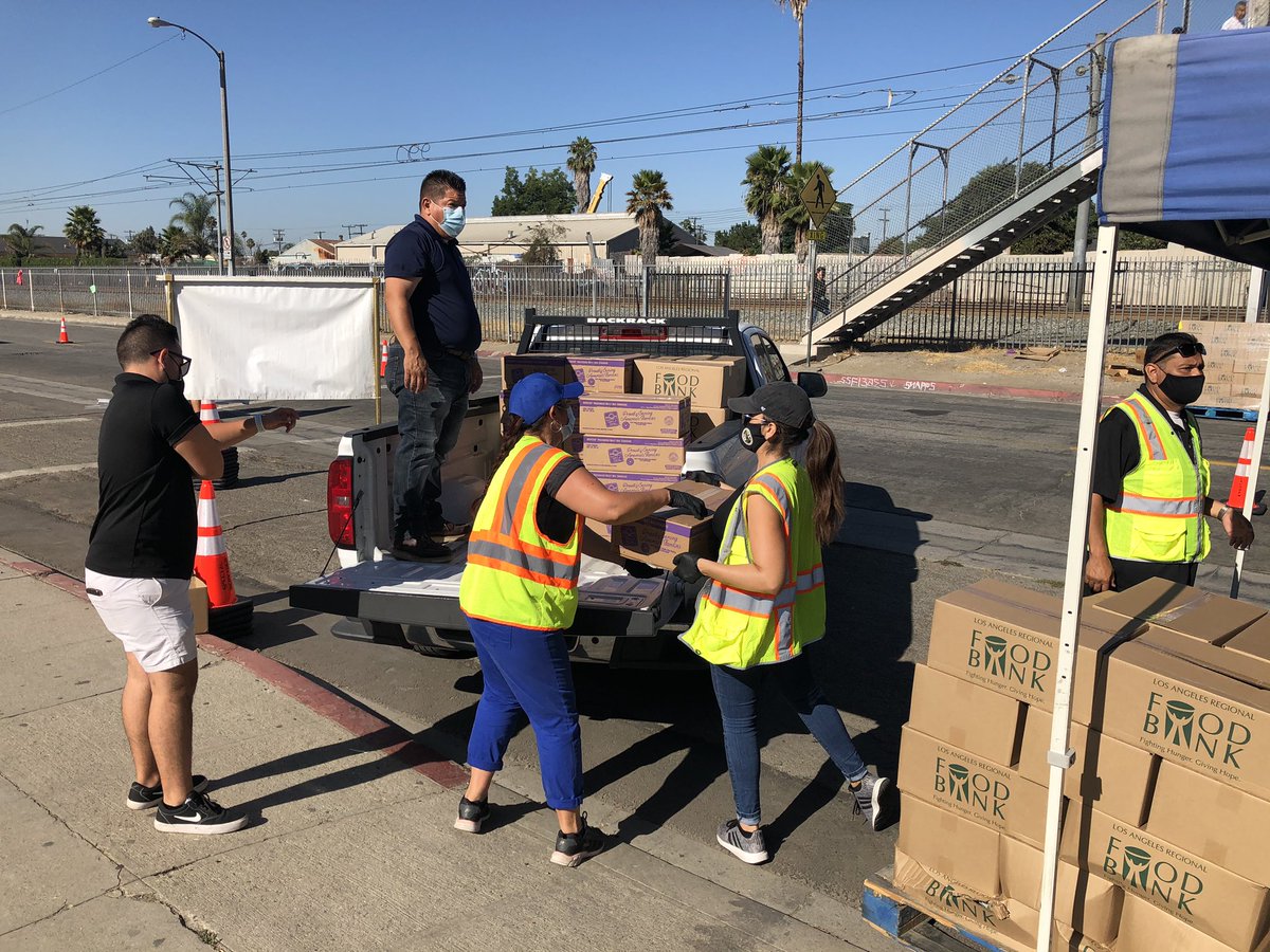 RonFisher5's tweet photo. Supv@mridleythomas with @lacountyparks @LAFoodBank @LACountyLibrary @ladpw and others host today’s Food Giveaway at Roosevelt Park in Florence-Firestone from 9am-noon...#drivethroughfoodgiveaway #helpingfamiliesduringcovid @emilypresents @mahrinuh @KarlyKatona @MKJones2 https://t.co/g9xw97BIHa