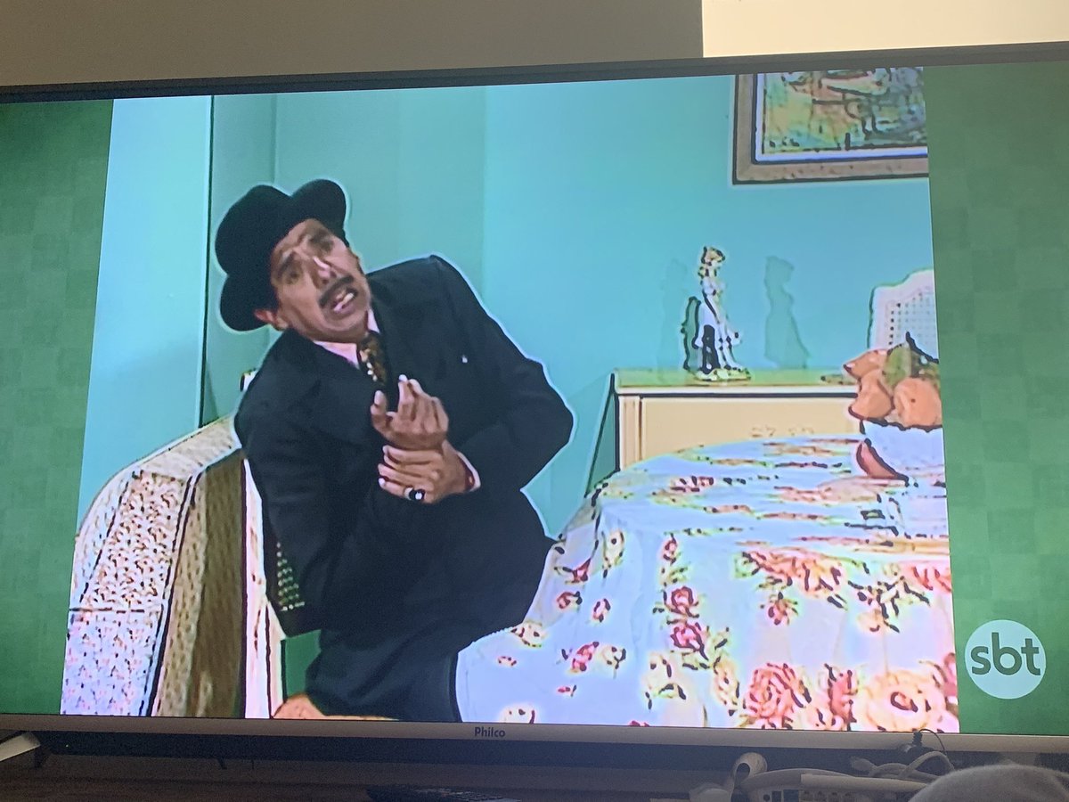 wier_mann's tweet photo. Os momentos finais do Chaves no Brasil não poderiam ser representados por outro episódio senão esse: #RIPChaves #RIPSBT https://t.co/1wlmcKYyRF