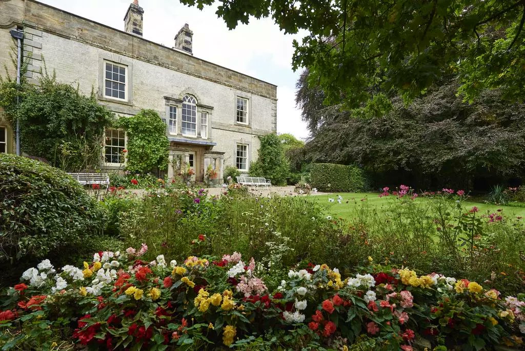 OnTheMarketCom's tweet photo. One of Yorkshire's most outstanding homes - a beautiful Georgian house with lovely gardens.
#onthemarket with @knightfrank
https://t.co/tYvmFQhjAy #house #home #countryhouseforsale https://t.co/h8KVChNwmA