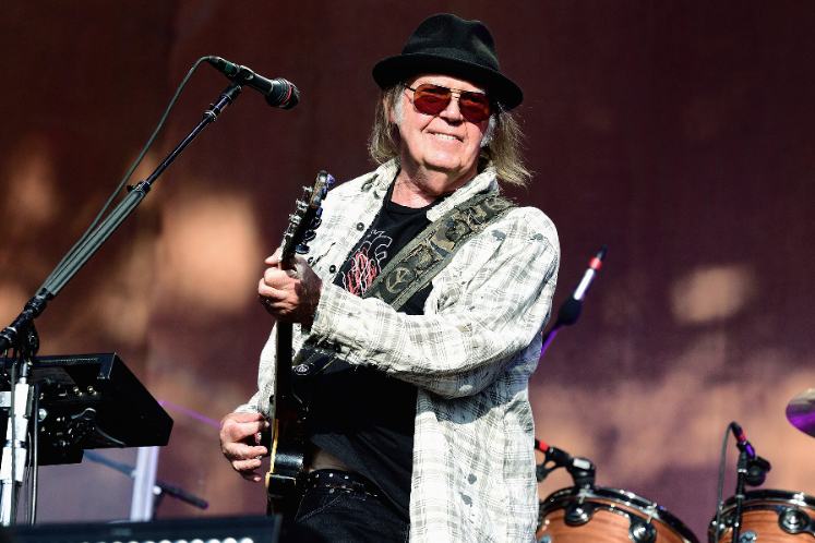 Hear Neil Young's anti-Trump song "Looking For a Leader 2020" rol.st/3gh5Bhf