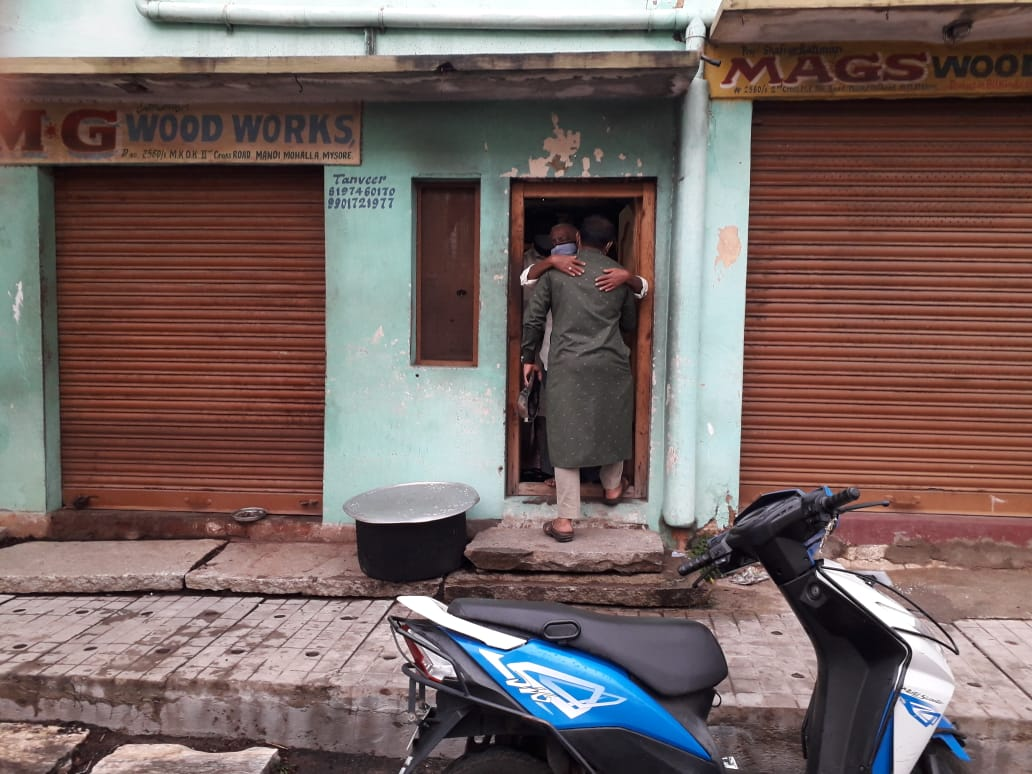 surnell's tweet photo. #IndiaFightsCorona Dear @CMofKarnataka @BSYBJP ji This #CoronaSainika did not have luxury of any State Insurance which was made available to all frontline #CoronaWarriors employed by state. This is the condition of a Selfless volunteer's residence &amp; family really needs help https://t.co/PmpgegeaJH