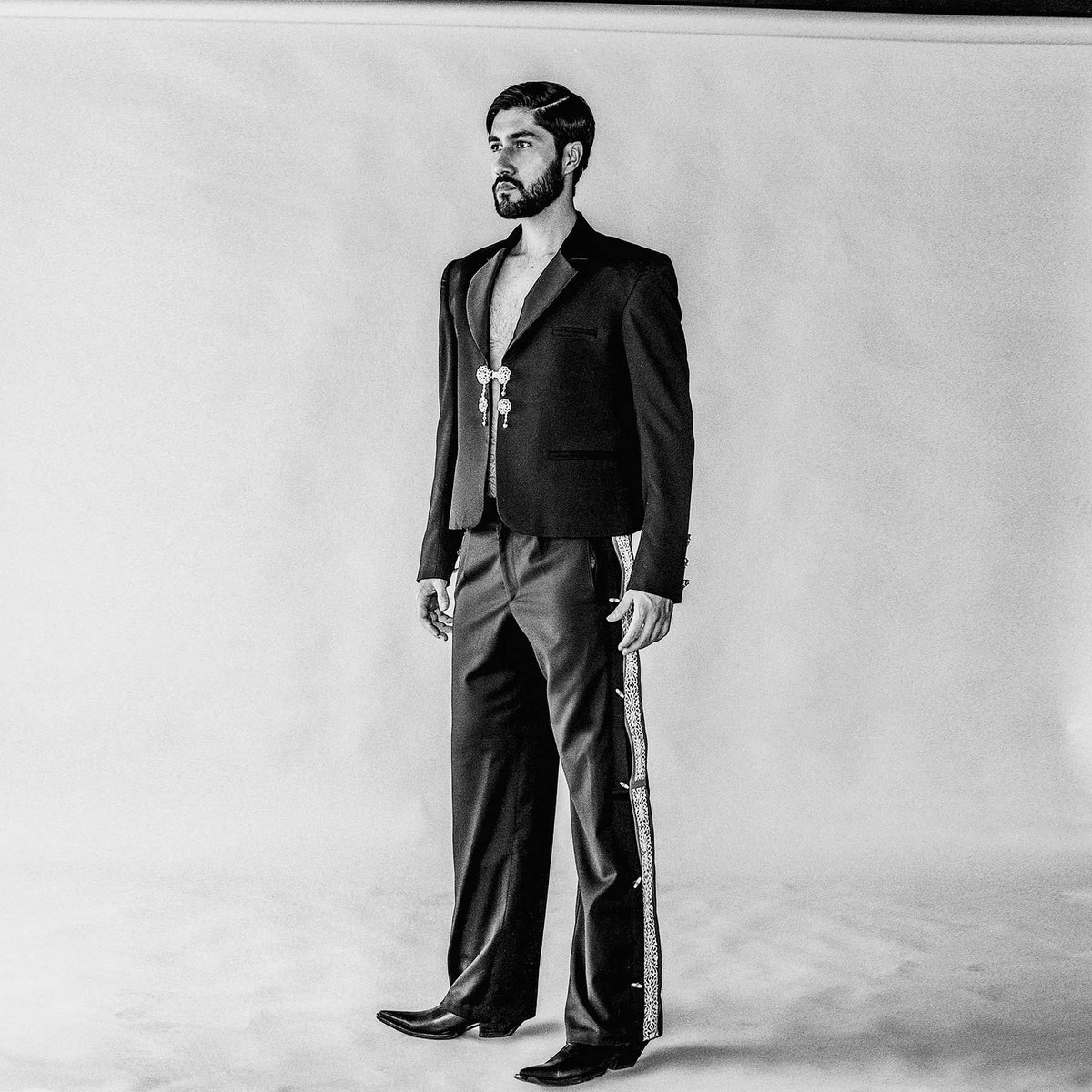 .El nuevo EP de @cisnealacran está influenciado por el sentimentalismo de José José y por la riqueza expresiva del folk y la ópera
💽buff.ly/3guGyHX