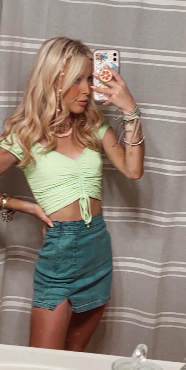 UrSlutSasha's tweet photo. My bff convinced me to start a twitter bc i’m broke😩😩 Help me grow my account 💕 Every like &amp; retweet I’ll send you a sample in your DMs 😉 #cumslut #horny #daddyneeded #nudes #sellingnudes #cumtribute #jailbait #teen #buymynudes #sellingpics #fuckme #porn #wet #slut #bbc https://t.co/mGnWhGiAXF