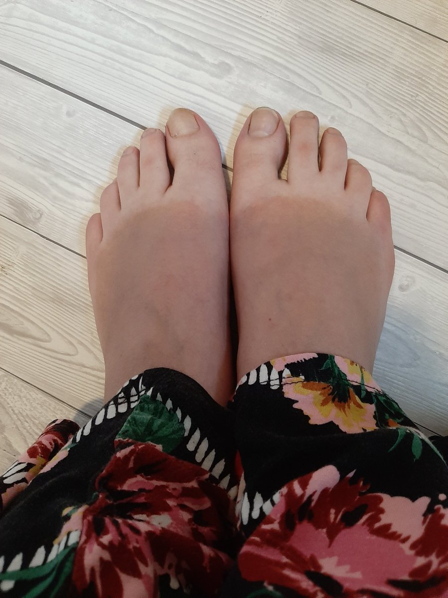 MistressBeth3's tweet photo. im back bitches. my feet are so sweaty and dirty today after all the walking iv been doing. look how tanned they are. my toes are so white 😂 i want amazon gift cards so send now! bethsfindom@outlook.com #footfetish #footworship #feetdom @rt_feet https://t.co/4ss3ynycs7