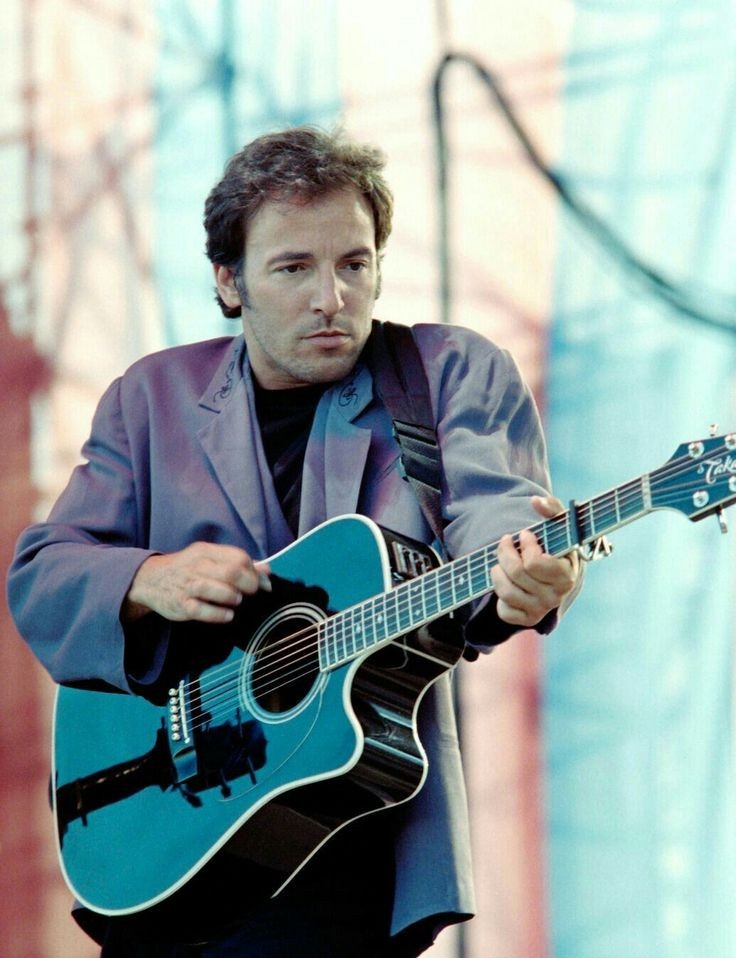 Niall Horan as The Boss a thread that he would LOVE but won't see it.